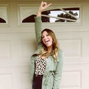 Meet your Posher, Dominique